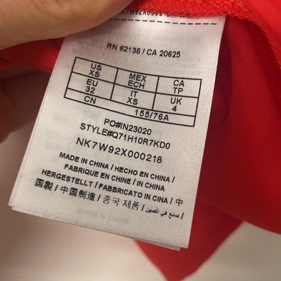 Light guess sleeveless blouse - Picture 3 of 4